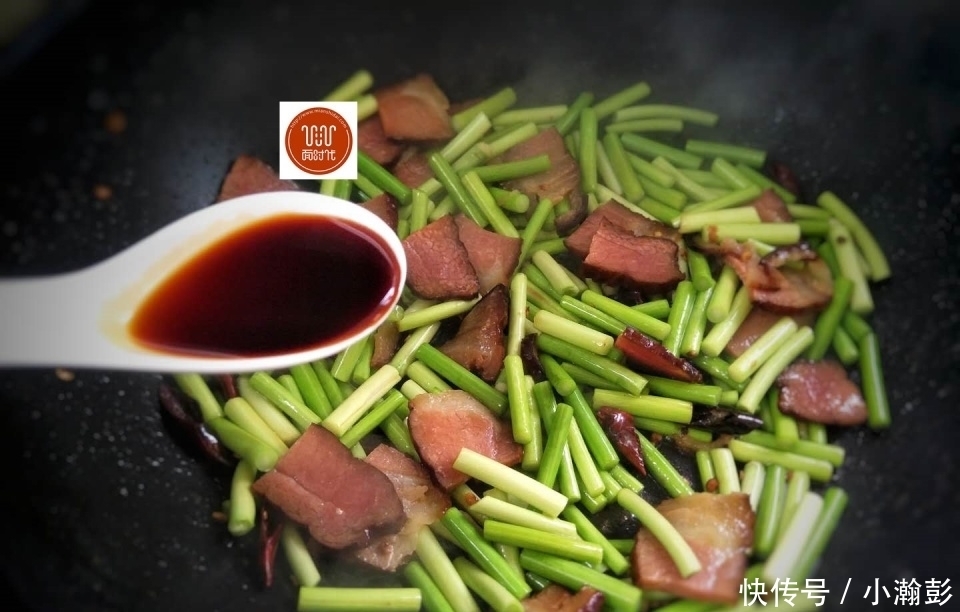 蒜薹|饭店最火的家常菜,10块钱不到,两三下就炒好,家人吃过都说好