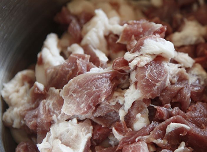 灌香肠别胡乱加调料,这一点很重要,教你做法,咸度合适味道正宗