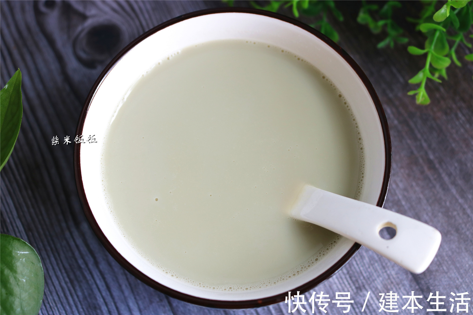 豆浆|夏季喝豆浆，别只放黄豆，多加这3样，清热润肺又消暑