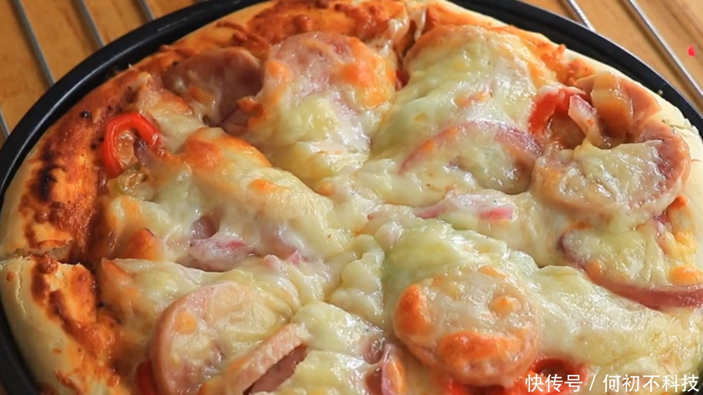 想吃披萨不用出去买,自己在家做,15块钱成本,做一次吃半月不坏