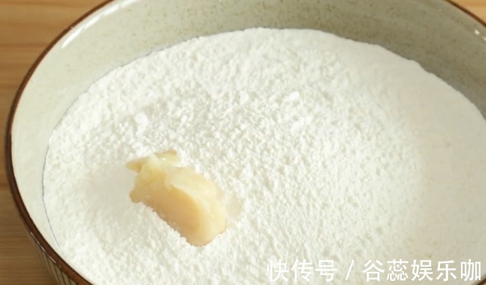 搅拌均匀|蔬菜包子翠绿不变色？掌握这个小窍门，松软鲜香，青翠不发黄