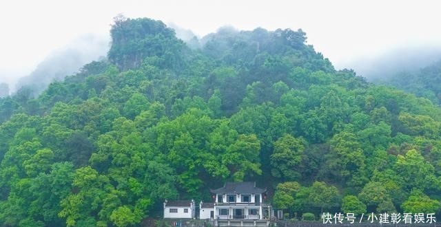 以“奇山异水”著称，因一幅画而闻名，这里是富春江最美的一段