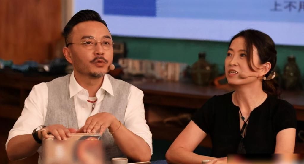 快递|汪涵、李佳琪、李雪琴遭消协点名!直播带货一片狼藉下,谁来买单