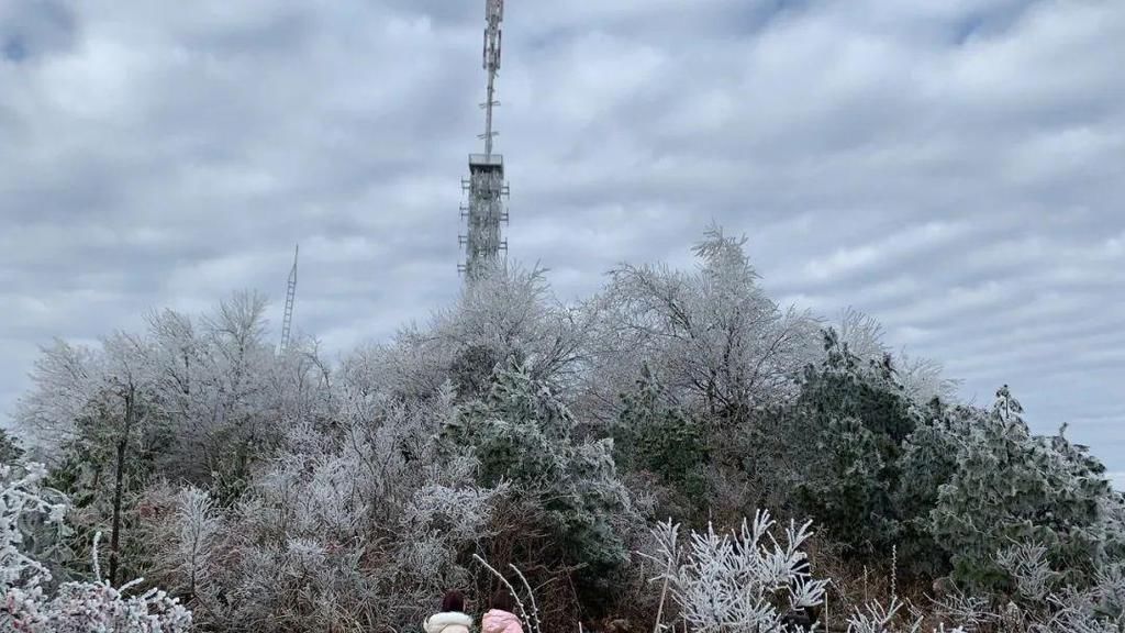 下雪天，凯里小高山的风景好美哦！