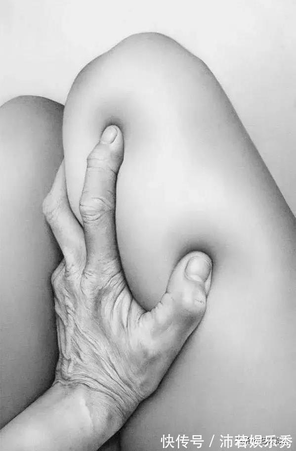 费欣|为了画好人体素描，她把自己当人体模特，一画就是30年