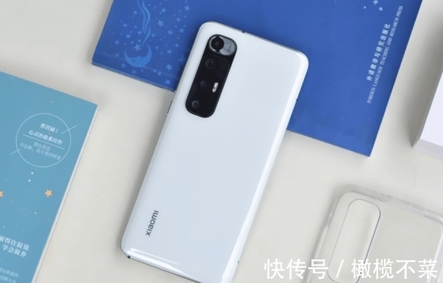 双曲面屏|从3299元跌至2769元,4780mAh+一亿像素,双曲面屏旗舰沦为中档机
