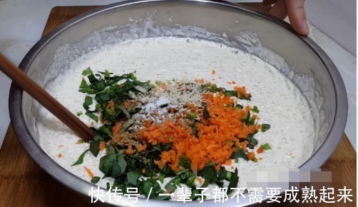 搅拌均匀|以后大米就这样做,加3个鸡蛋,不用煮不用蒸,比披萨馅饼都好吃