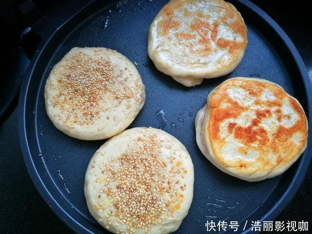 烧饼|想吃烧饼不用买,没有烤箱也能做,煎一煎凉了也不发硬