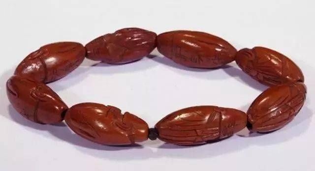 看看盘玩了一千年的橄榄核,才知道包浆原来那么美