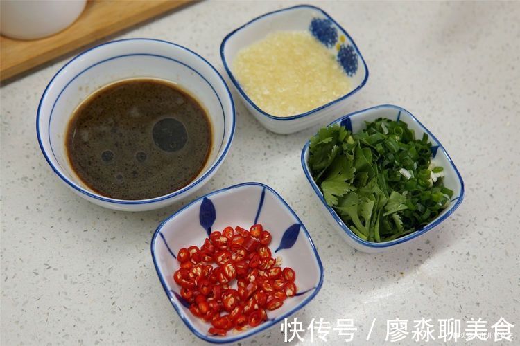 蒜汁|清爽开胃的凉拌海带丝做法，好吃到停不下来，多一步味道就香了
