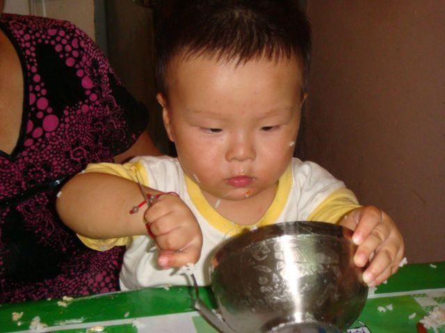 辅食|儿童专家提醒:孩子饿肚子,也不要碰这2种辅食,当心孩子不长个