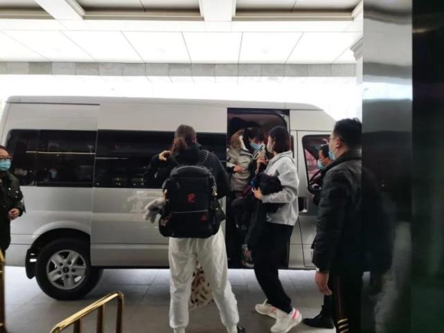 陈馨彤|上阵父女兵!58岁女排名帅赋闲两年出山,与27岁女儿齐赴宁波参训