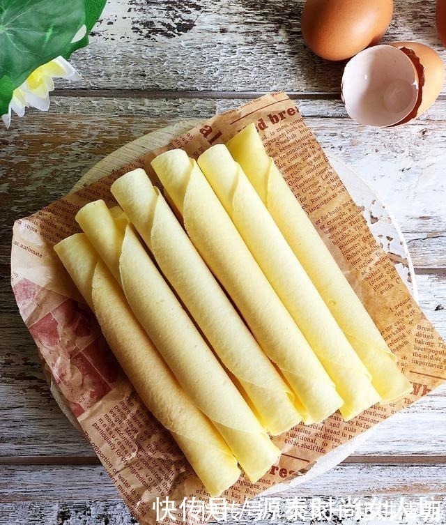 儿子想吃蛋卷，老妈这样做，十分钟做了一大堆，儿子说比买的好吃