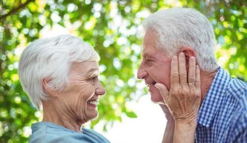 健康长寿|无论男女,过了60岁后想长寿,2件事尽量少做,再喜欢也要忍住