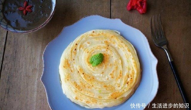 手抓饼就服这种做法,简单易学层次超多,外酥里软,满口香!