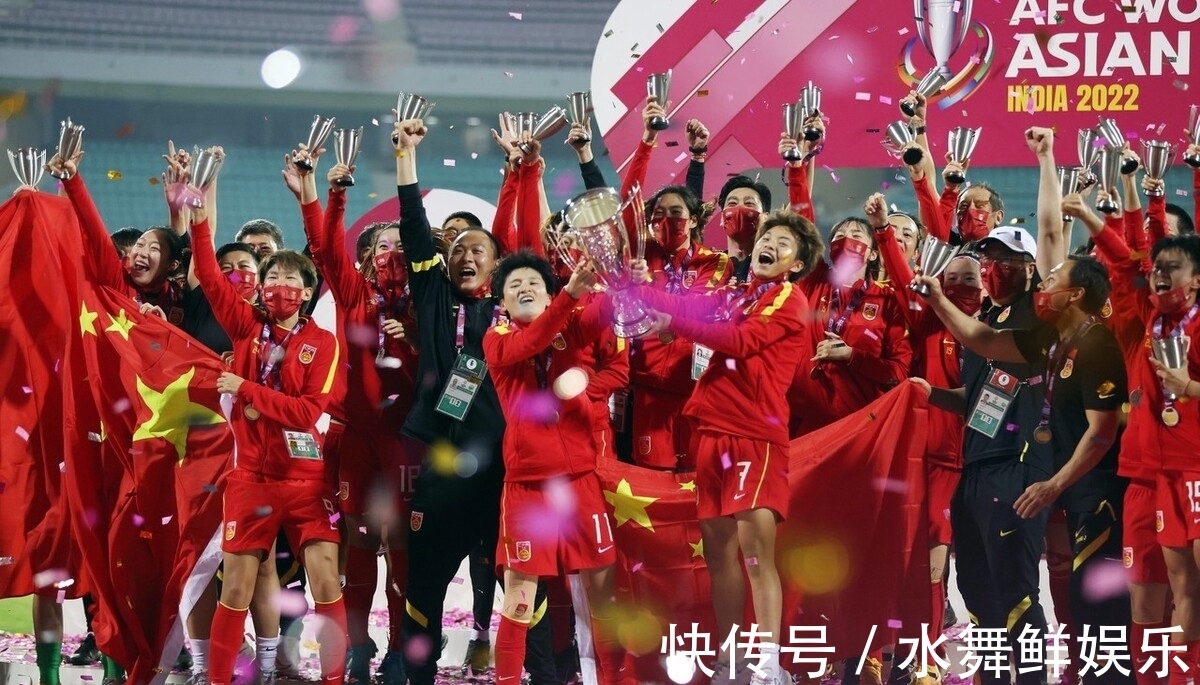 球迷|中国女足再获给力支持，球迷齐声点赞！国足、中国足协压力大了