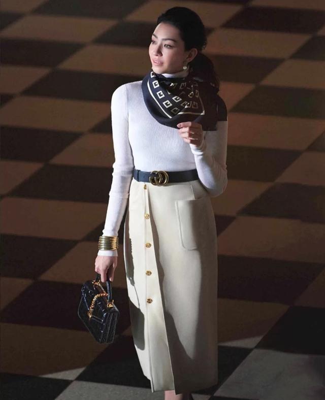 奔五女人别瞎穿,45岁日本博主私服太美了,这才叫真正的优雅大气