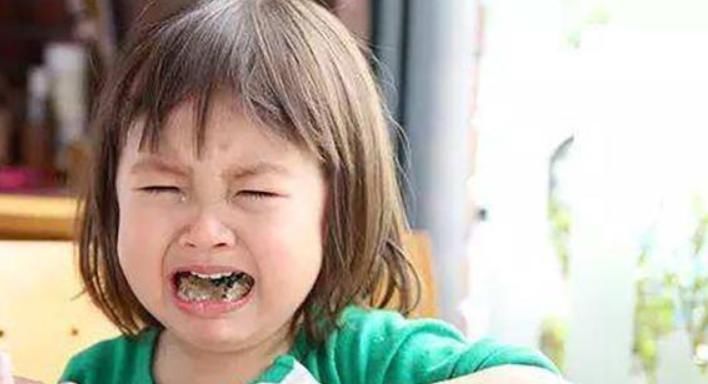 餐具|这些常见的喂娃方式,会让孩子“越来越笨”,家长快停止错误举动