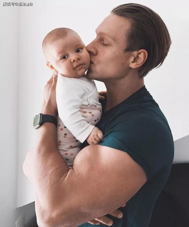 胸肌|臂围45cm,二头肌似小山包的猛汉奶爸,还自带肌肉抽筋绝活