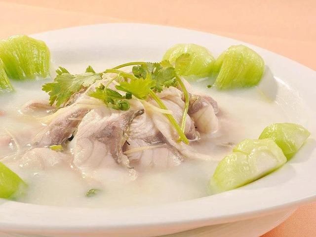 寒冷的冬天不妨试试这10款鱼汤,简单鲜美口味多,保健养生易消化