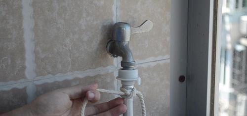 线板|水管漏水怎么办？只需一根绳子就能轻松搞定，结实不漏水，都学学