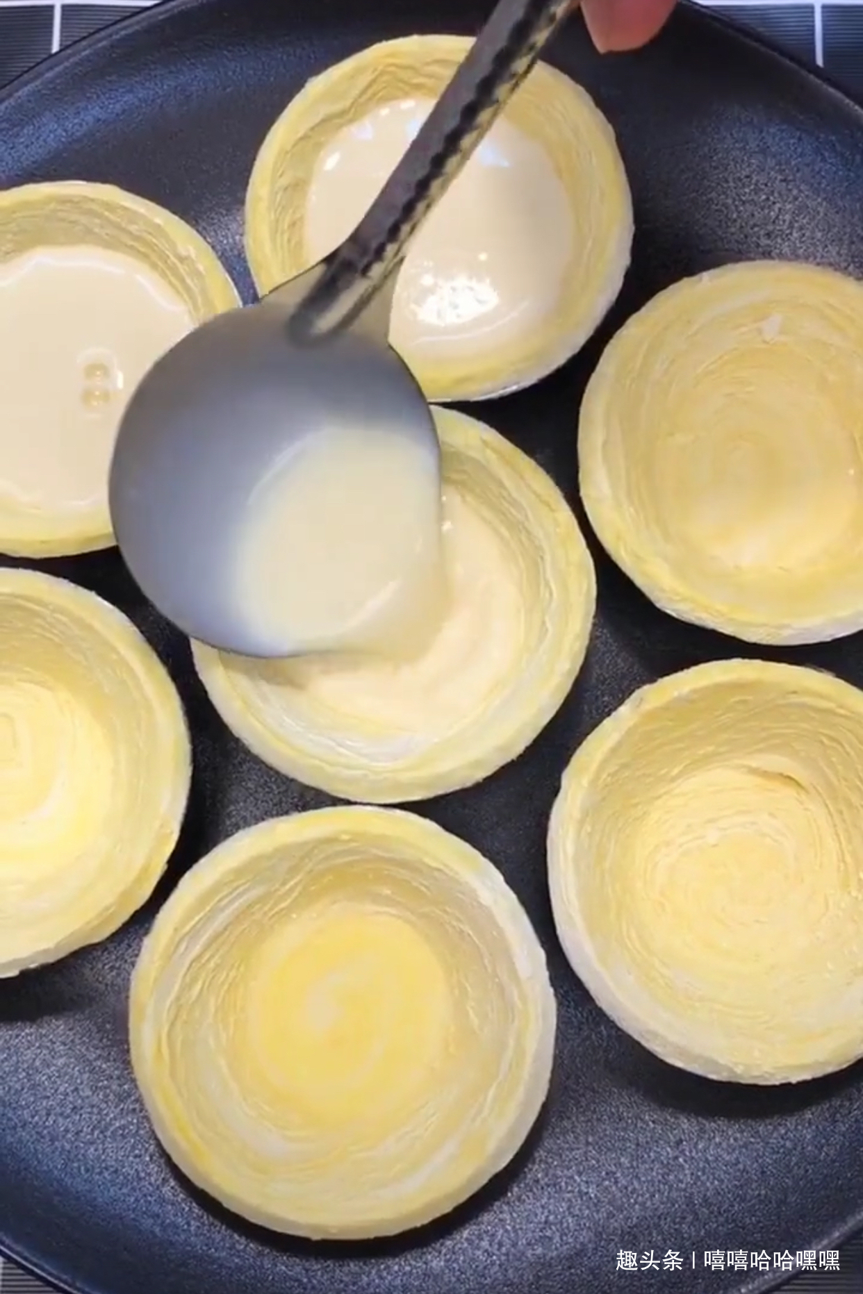 香酥好吃大蛋挞，酥酥软软真美味，小朋友的最爱！