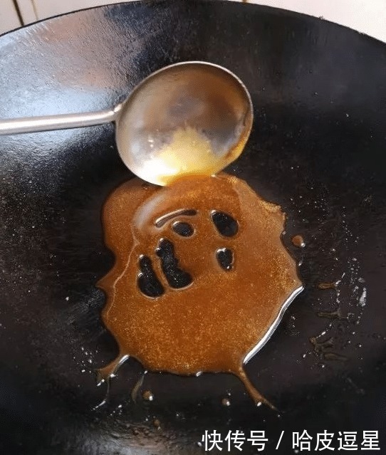 炒糖色，别直接炒糖！大厨：多做1步，颜色红亮，味道香甜不发苦
