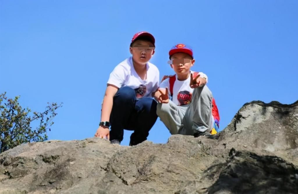 身高|兄弟俩一个天天吃钙片,一个天天喝牛奶,5年后成最萌身高差