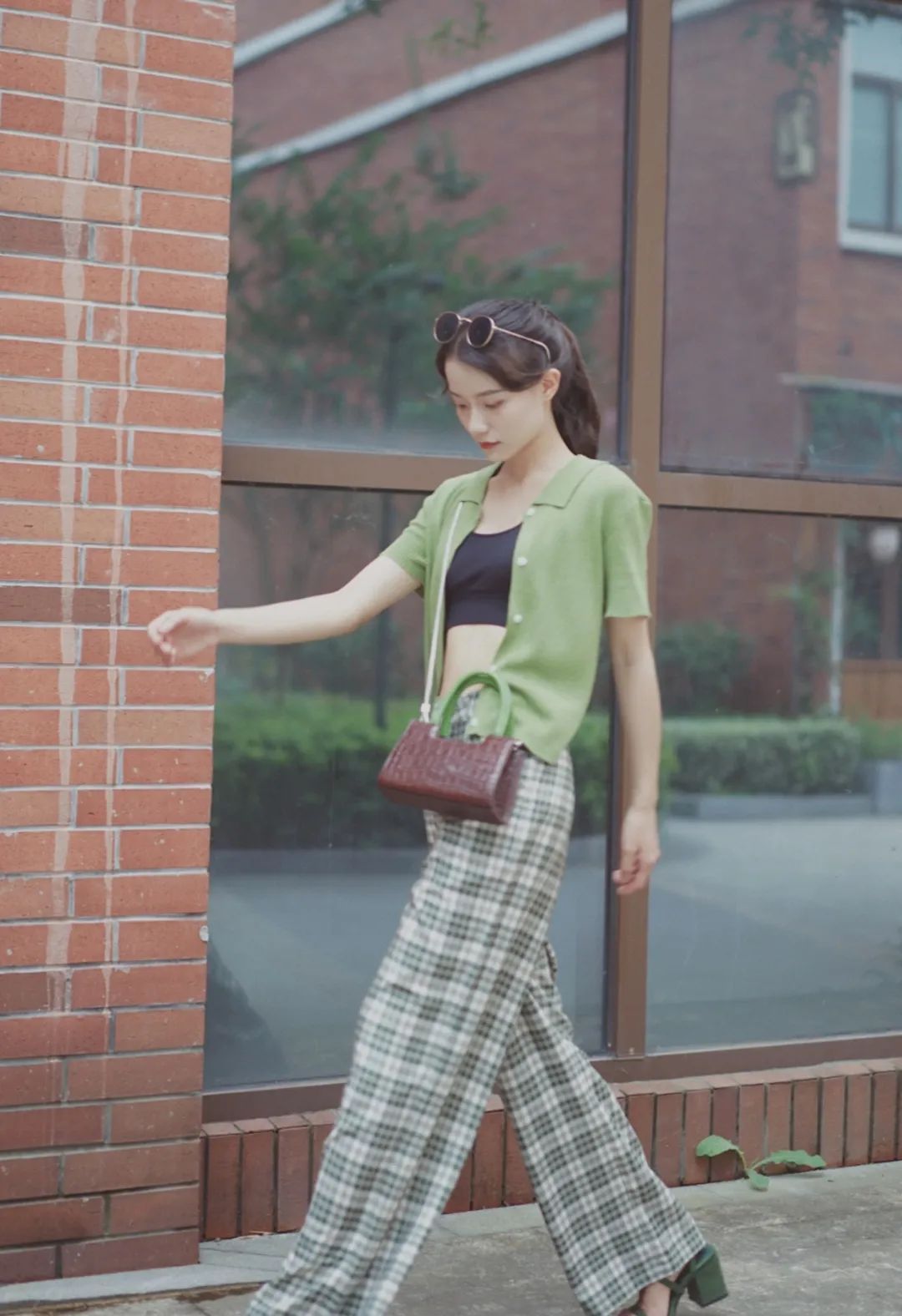 短裤|今夏最适合小个子的3款裤子，显瘦显腿长，照着穿就对了