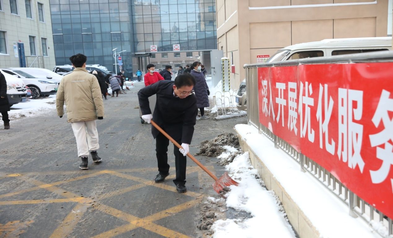 扫雪|唐山市工人医院组织扫雪除冰行动