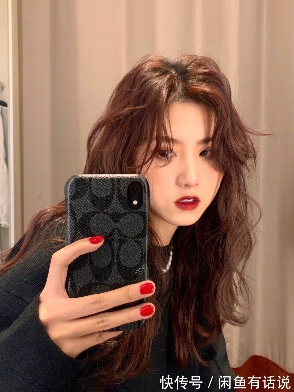 蛋蛋卷 减龄不一定要烫羊毛卷,太挑人!今年流行“慵懒卷”,很有女人味