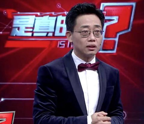 周奇墨|他曾在白宫讲脱口秀调侃拜登,如今屈尊《脱口秀大会》与后辈同台