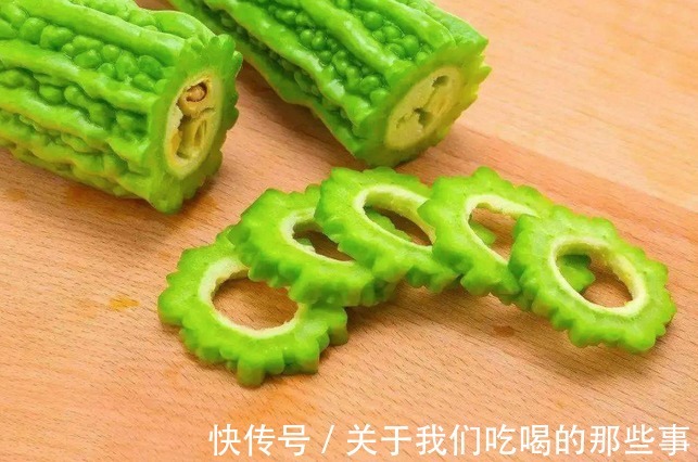 苦瓜|苦瓜太苦不爱吃？厨师长教你一招，多做3步，鲜嫩又脆爽，没苦味