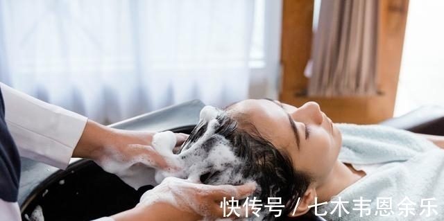 发丝|头发隔多久洗一次最好,很多人一直都做错了,难怪头发越掉越多