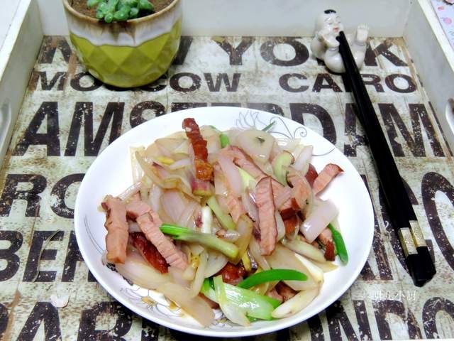 简单|一到冬天就馋这肉,加个洋葱简单炒,几分钟出锅,连盐都省了