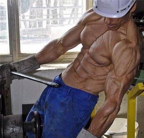 健身|他打破人类极限,健身30年体脂率低至3%,成全球知名“健美猛男”