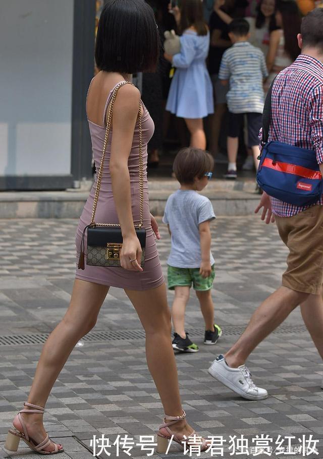 淑女风 设计感十足的连衣裙,淑女风中又增添几分小性感,是心动的感觉