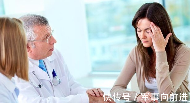 阿姨|45岁阿姨便秘半年,一查是肠癌晚期,身体出现3个症状,要小心