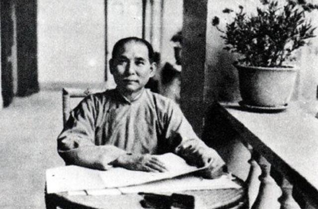 她是孙中山的妻子,15岁结婚,后与女儿一起被遗弃,最后嫁给和尚