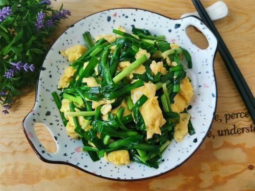 炒韭菜的小窍门，又鲜又嫩不会炒过火，无论炒蛋还是炒肉都可以