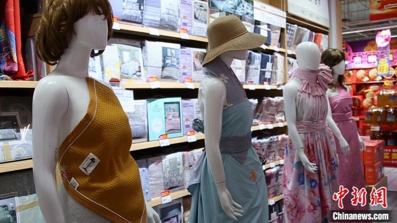 徐明睿|这场模特设计大赛，大学生跟超市理货阿姨PK起来了……