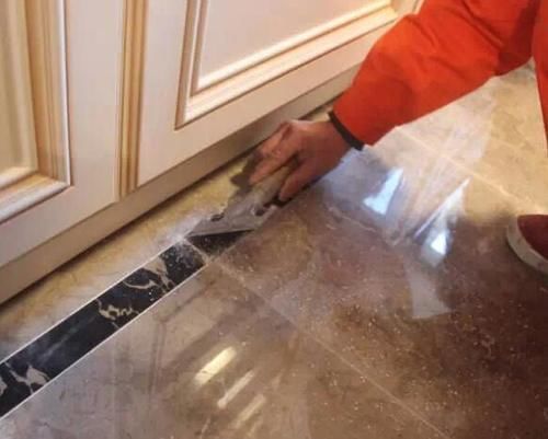 美缝|瓷砖刚铺完接着做美缝?工人耍小聪明,业主被坑惨!