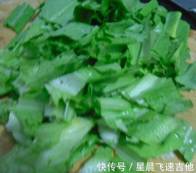 美食天下|金针菇炒油麦菜,简单快手,清香味美!