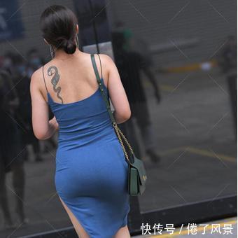 深蓝|深蓝吊带连衣裙,裙摆处的开叉设计,别具一格