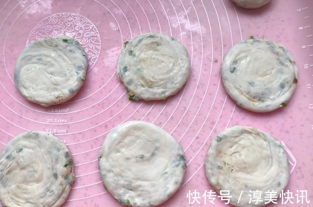 自从学会这饼做法，我家1周1袋面，三天两头做一次，外酥里嫩太香