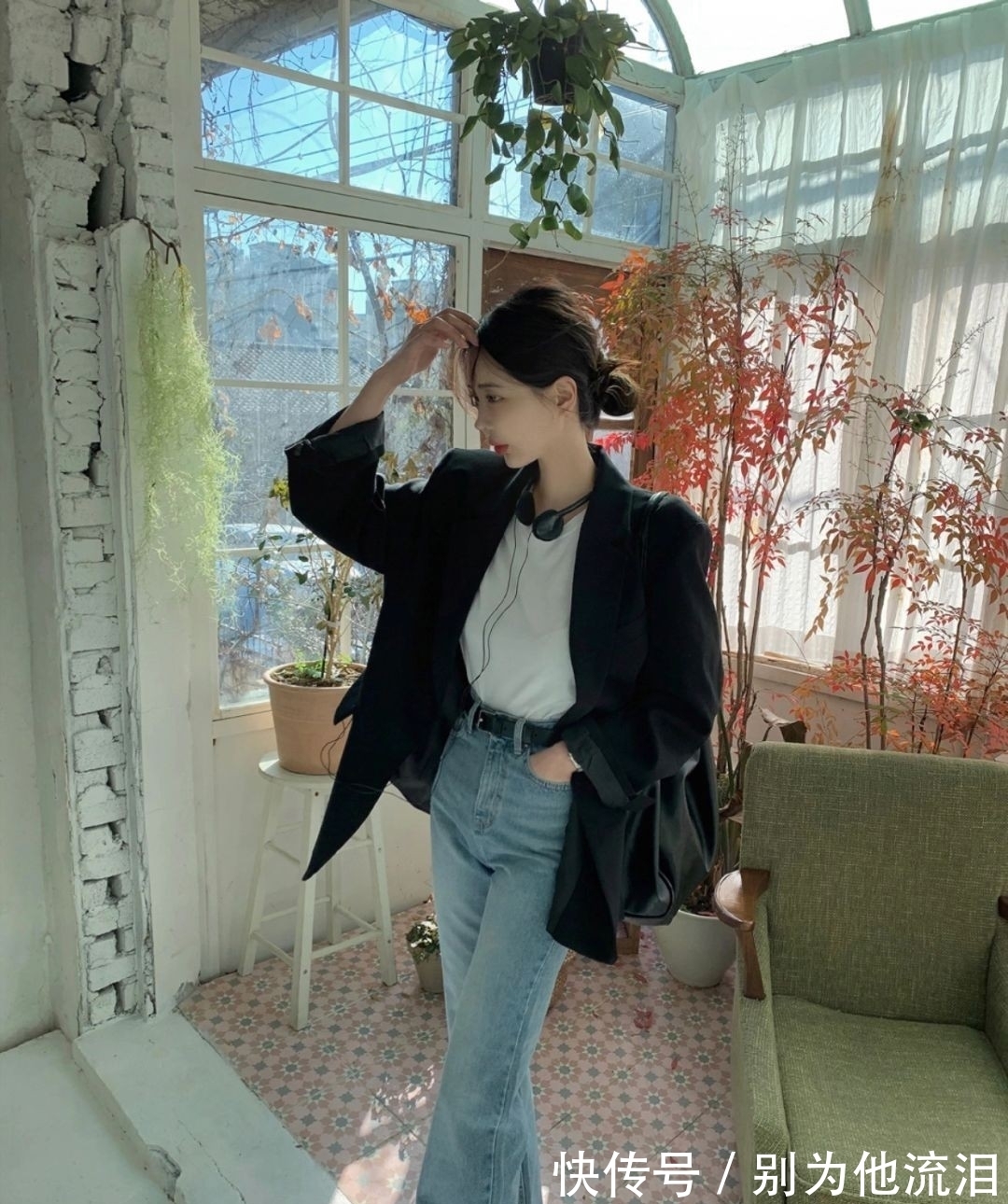 轻奢 韩国小姐姐适合“冷淡风”,选择简约色服饰搭配,造型轻奢又高级