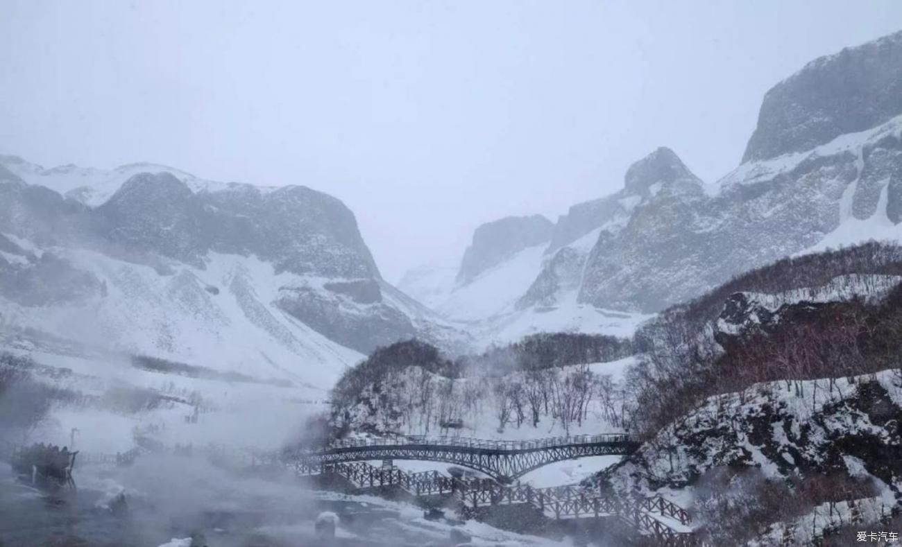 雪花漫漫洒落大地 浪漫季节体验大自然馈赠给人间的礼物-小雪花