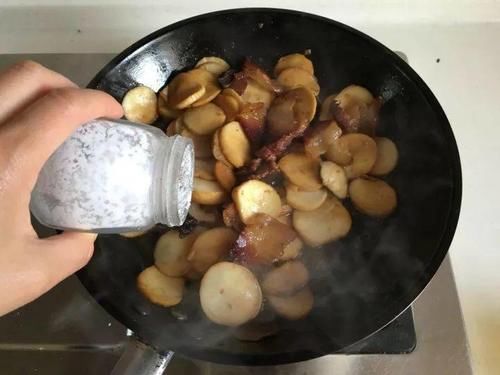 杏鲍菇别只烧着吃了，试试这新方法，更香更好吃！