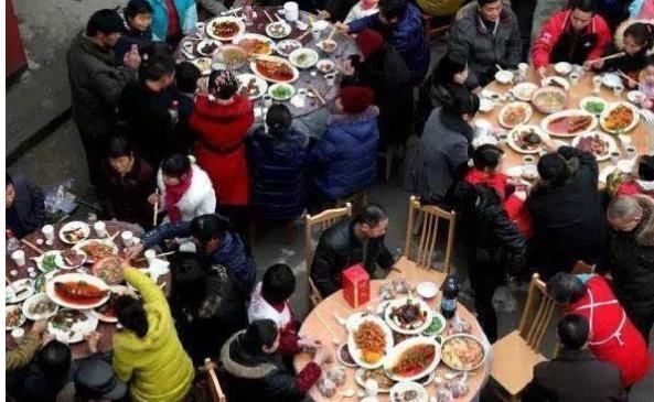 低俗|3岁男童最后没有抢救过来,这种低俗的逗娃方式,家长一定要禁止