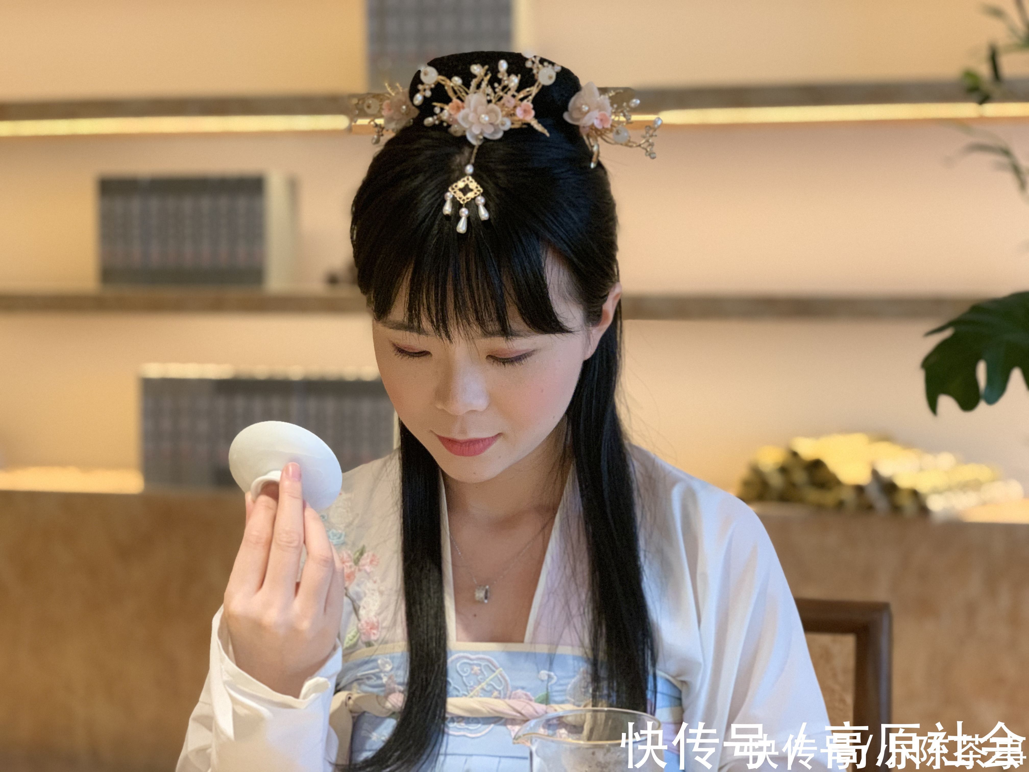 为什么白茶饼没有花香，老茶客提醒，牢记这3个细节，不会被忽悠